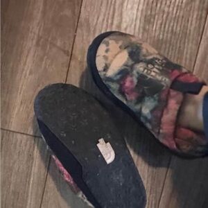 North face slipper shoes